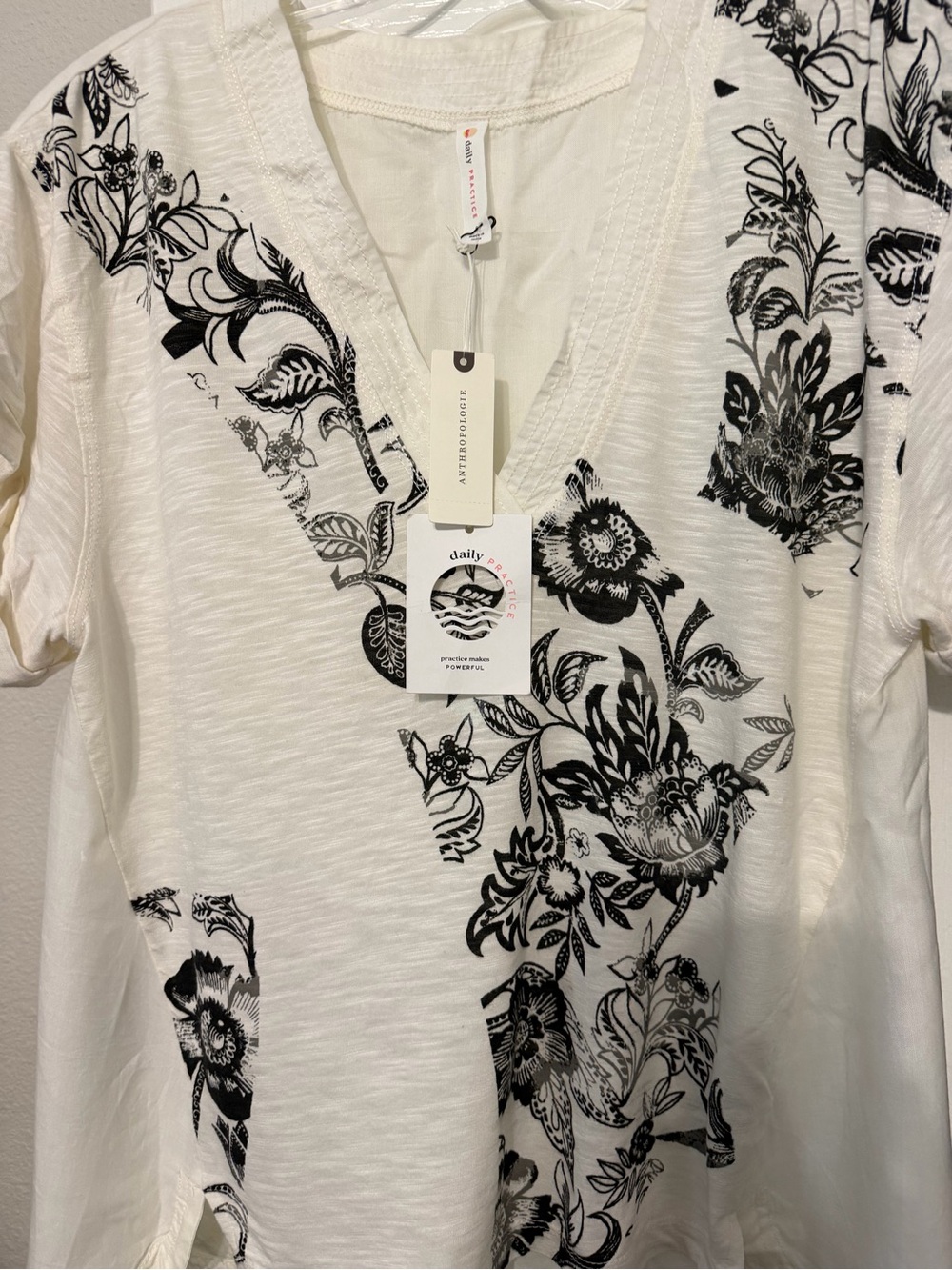 Anthropologie White V-Neck Floral Print Women's Top nwt small Anthro rare!